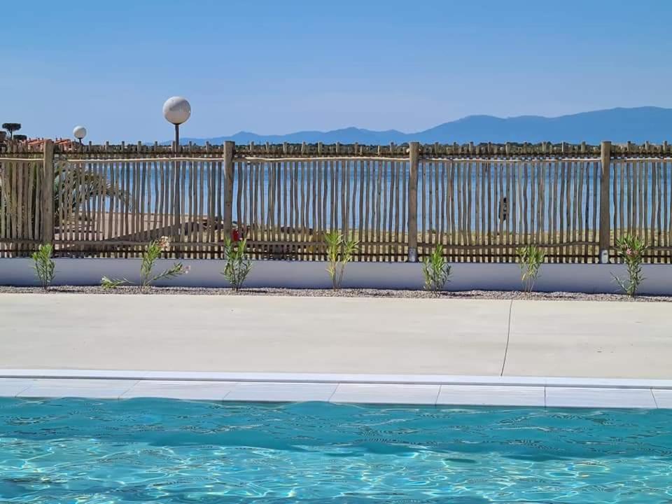 Bel Appartement Vue Sur Le Lac Marin Avec Piscine 르발카레스 외부 사진